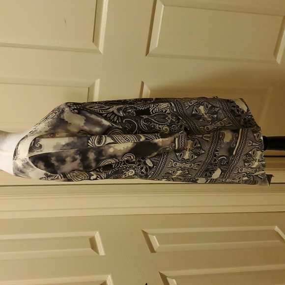 ONE WORLD Printed Knit 3/4 Sleeve Embellished Asymmetrical Tunic White/Black. M - Picture 8 of 15